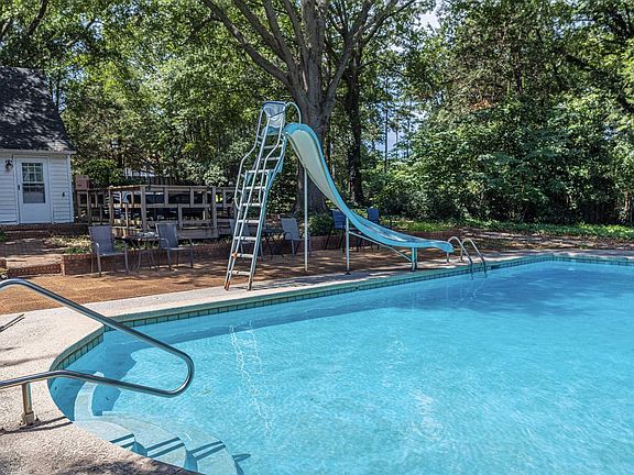 4th image of 651 Perrin Dr