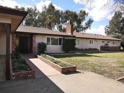 575 E Laguna Avenue, Laton, CA, 93242
