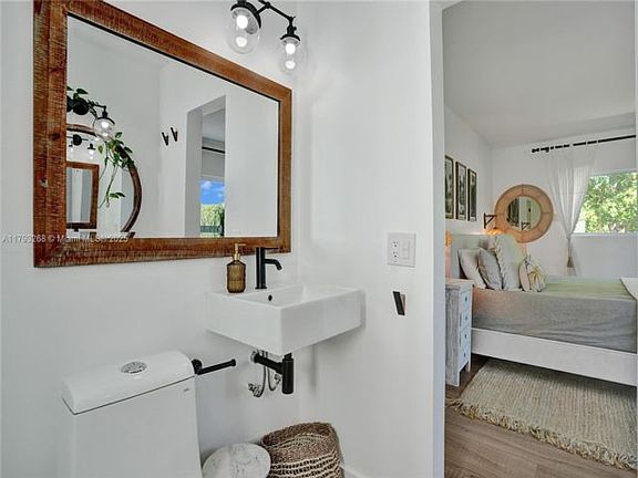5th image of 17505 SW 90th Ave