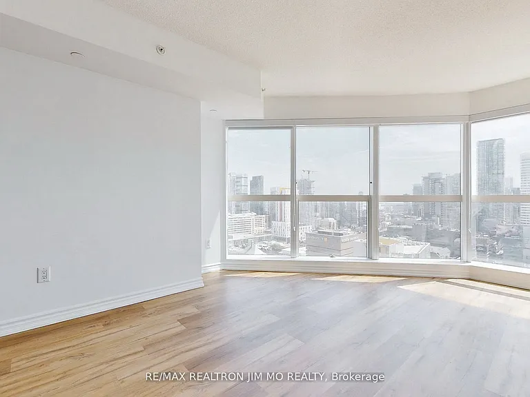 386 Yonge St #2508 — Photo 12