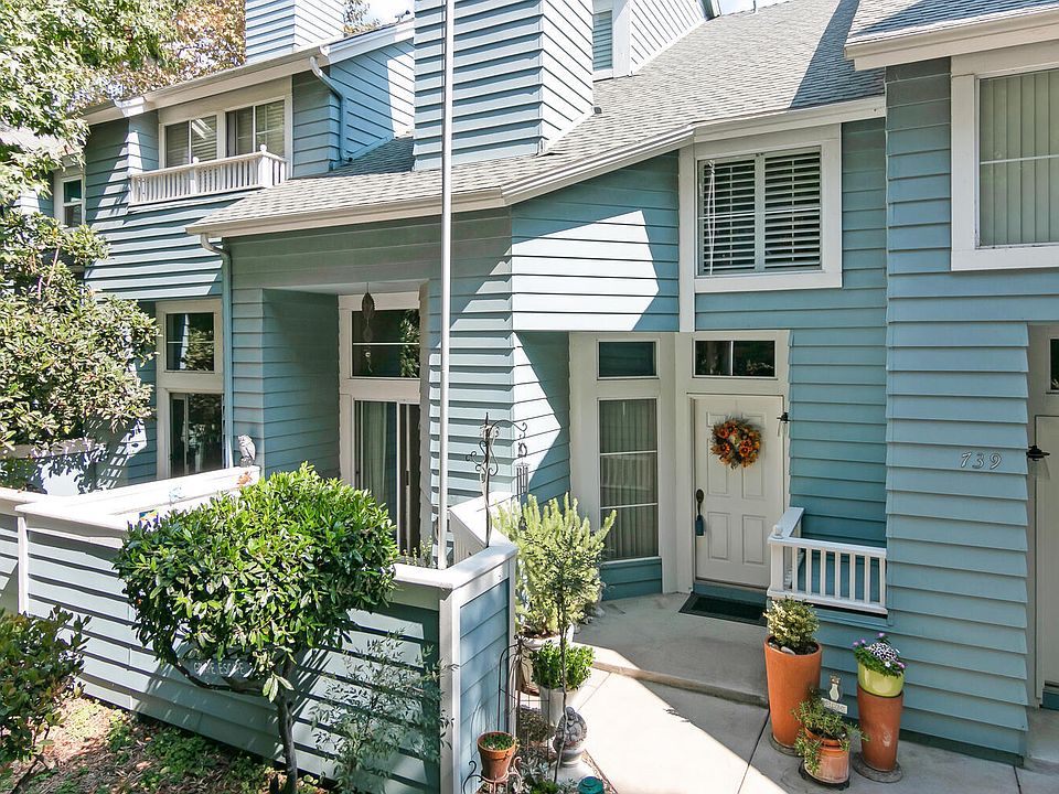1st image of 733 Balfe St