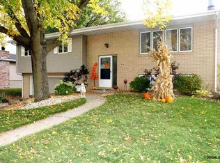 970 Valentine Dr, Dubuque, IA 52003