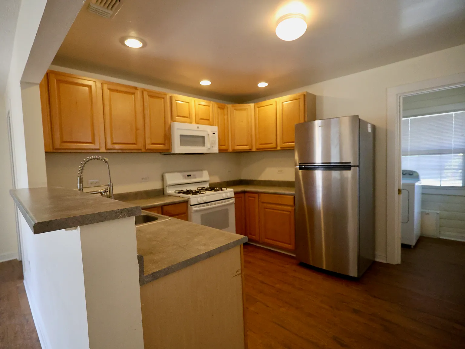2 bed, 840 sqft, $2,450 — Photo 4