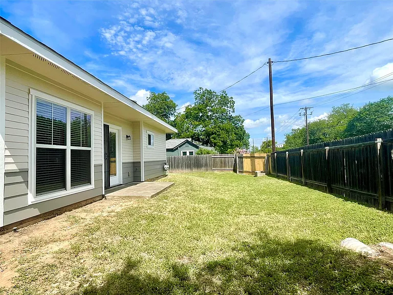 1207 W North Loop Blvd #A — Photo 35