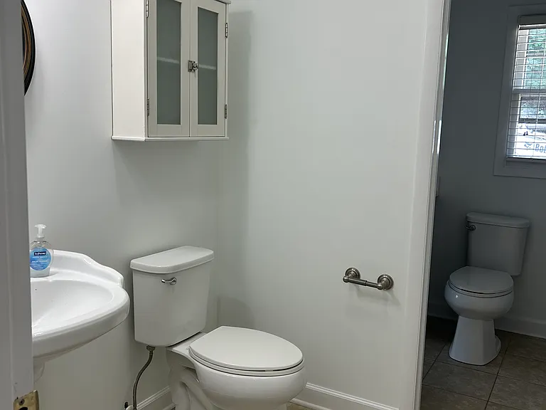 1/2 Bathroom