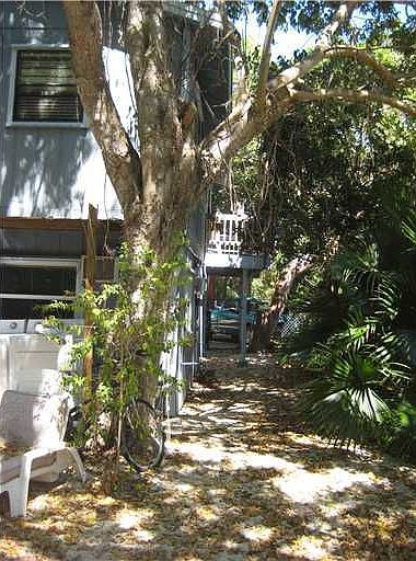 2nd image of 132 S Hammock Rd