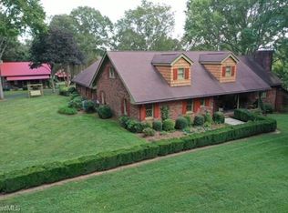 425 Towe Rd, Pilot Mountain, NC 27041