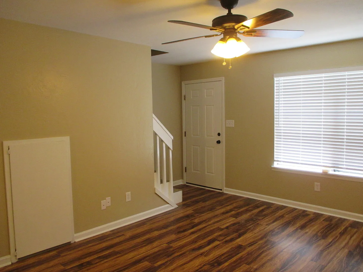 Large 2/1.5 Townhouse Minutes From FSU...Available August 20, 2026. — Photo 4