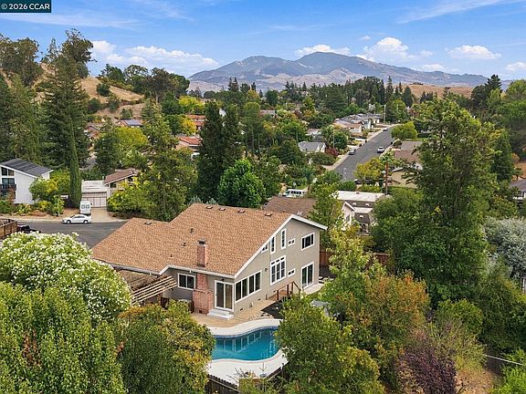 4th image of 15 Citadel Ct