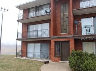 8631 S 82nd Ave APT 2N, Hickory Hills, IL 60457