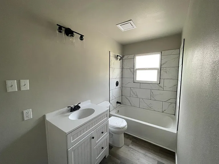 544 S Donovan St #A — Photo 12