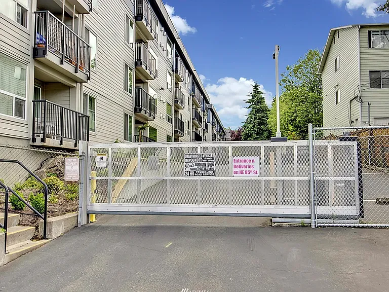 9416 1st Ave NE #108 — Photo 33