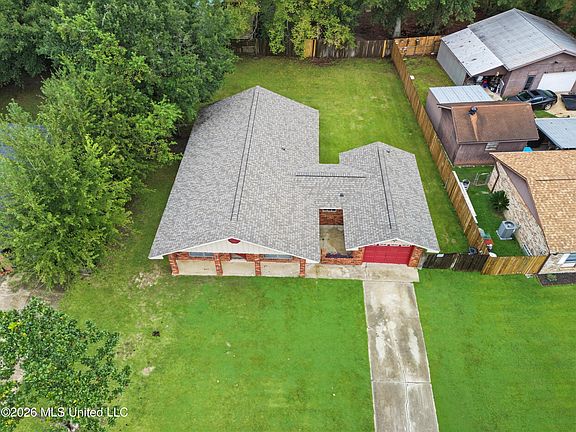 2nd image of 1720 Victoria Dr