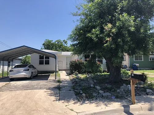 154 Ferris Ave Photo 1