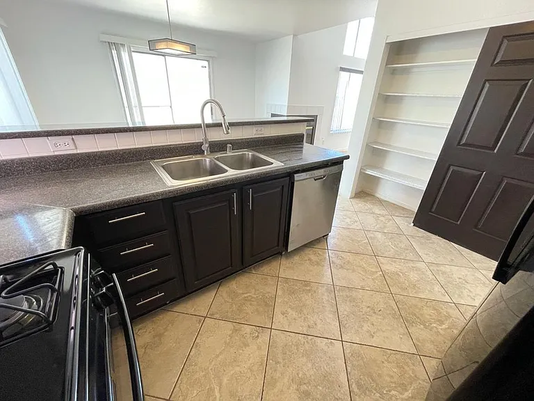 5730 Coleridge Way — Photo 10