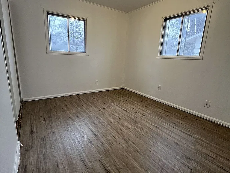 111 Saint Thomas Ln — Photo 2