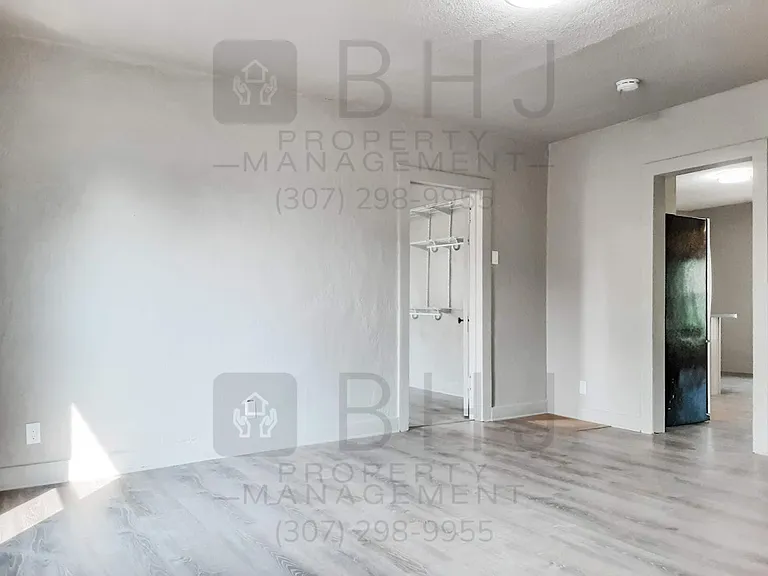 141 W 7th St — Photo 8