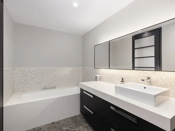 20 Pine Street image 6 of 14