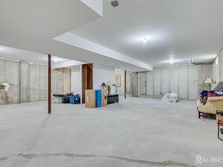 145 Center St — Photo 48