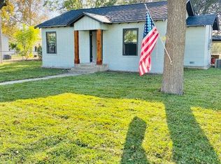 209 N 3rd St, Uvalde, TX 78801