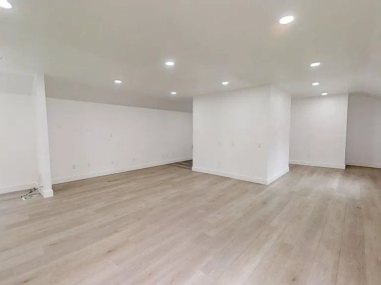 11518 NE Sandy Blvd — Photo 7