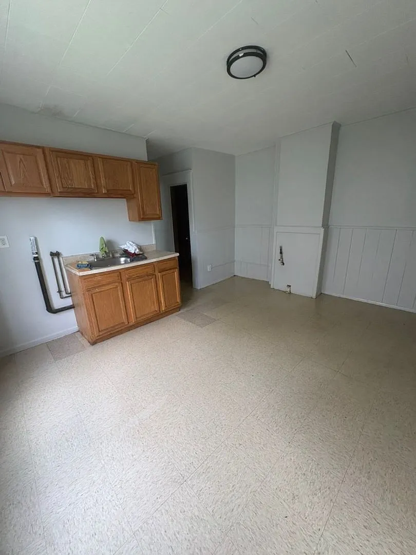 17 & 27 Adams Street Apartments — Photo 4