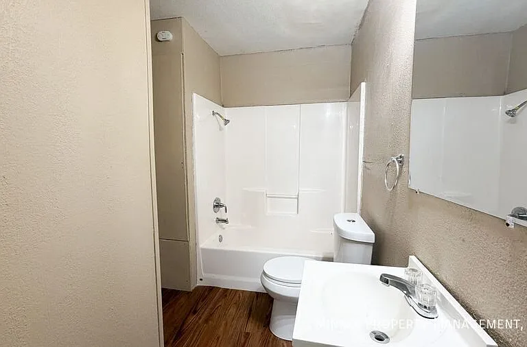 310 E Lynn St — Photo 12