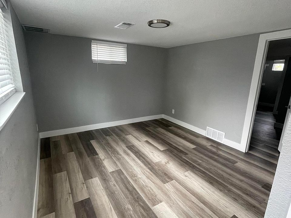 Living Room - 1