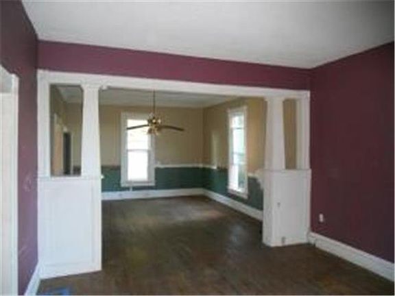 4th image of 218 E Brown St