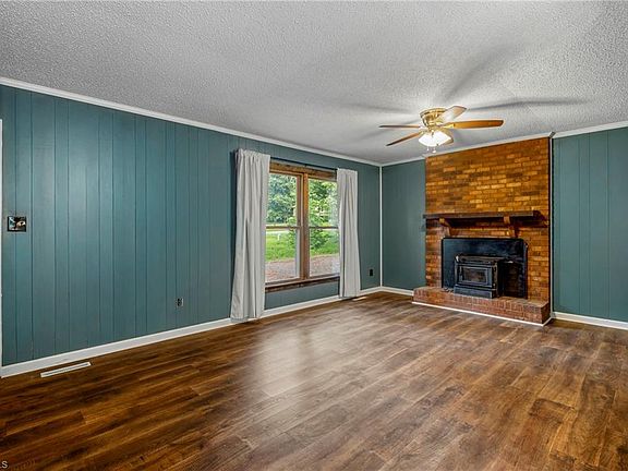 5th image of 206 Laura Rd