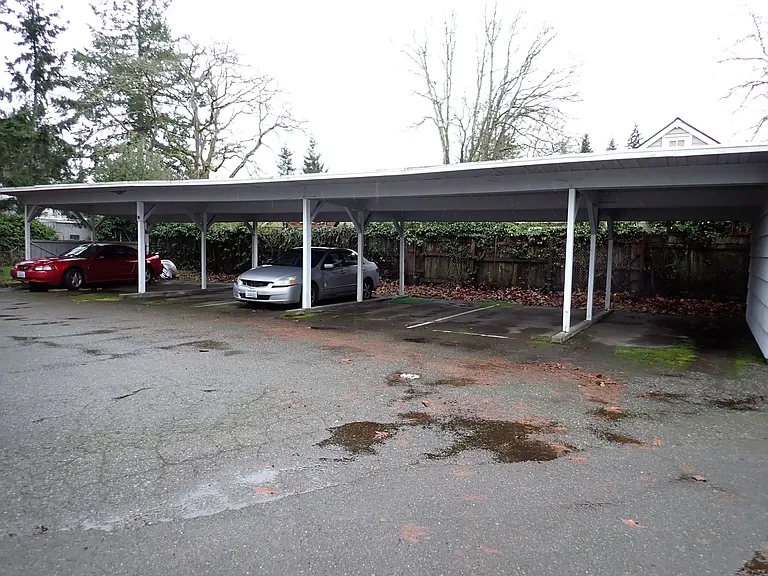 6412 Lake Grove St SW — Photo 8