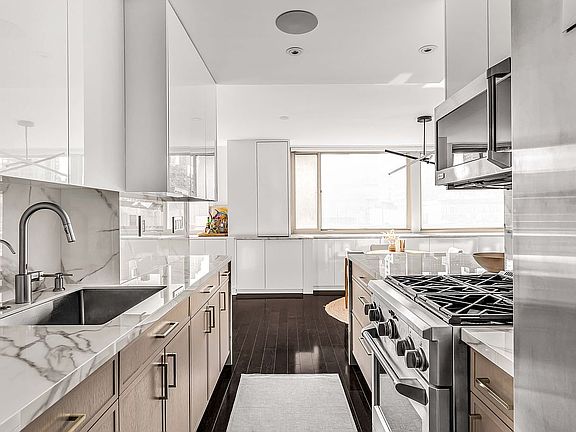 4th image of 301 E 78th St #7AB