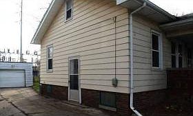 3rd image of 302 E Maywood Ave