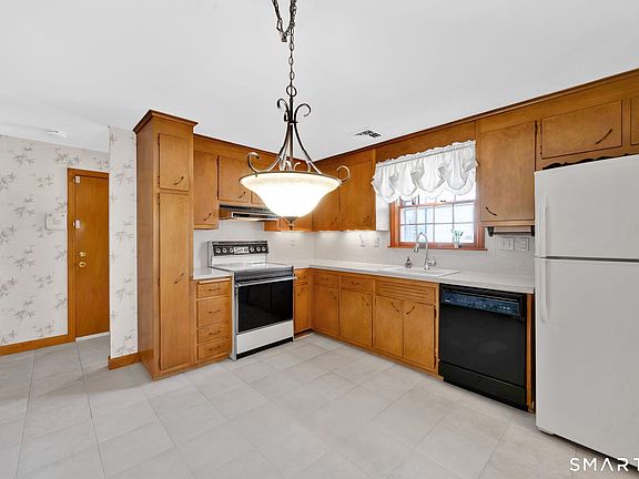 2nd image of 16 Ivory Road