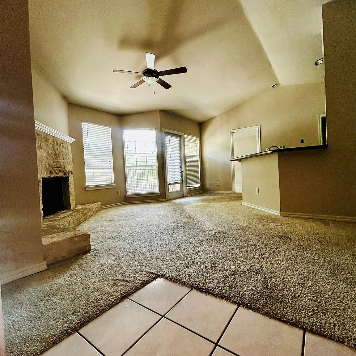 1 bed, 1.0 bath, 785 sqft, $1,195 — Photo 2