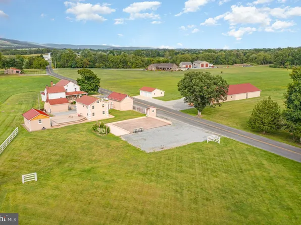 29 Park Dr, Grantville, PA 17028