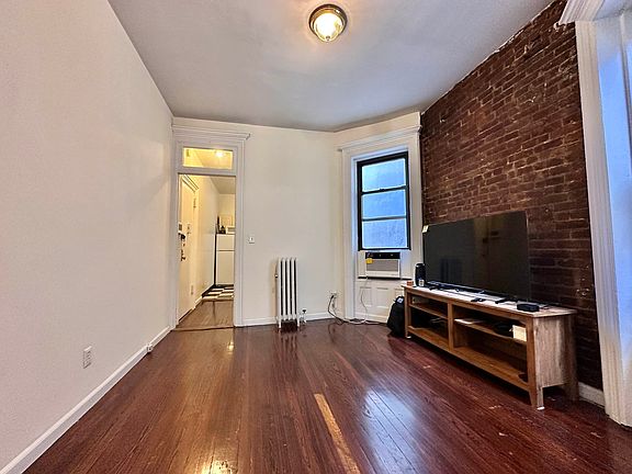 3rd image of 243 W 107th St APT 4e