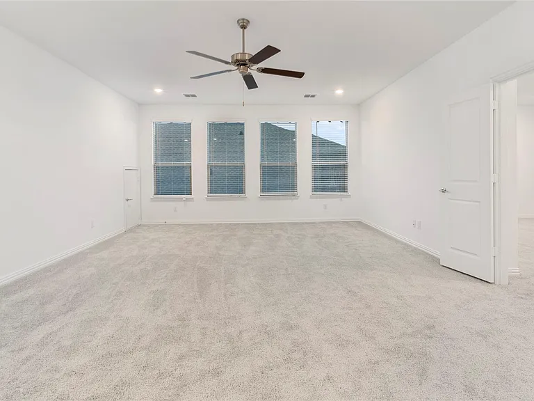 1808 Roadrunner Dr — Photo 11