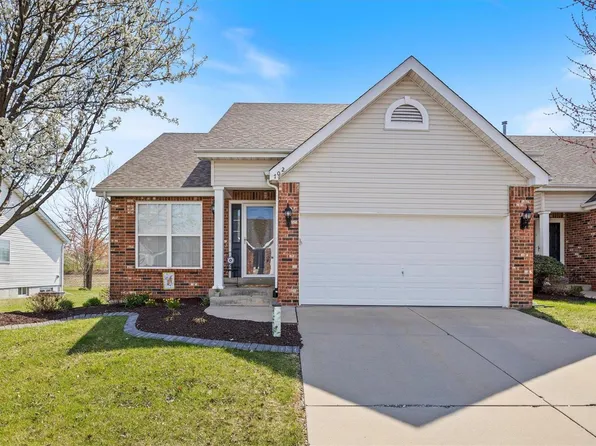 702 Ember Crest Dr, Fairview Heights, IL 62208