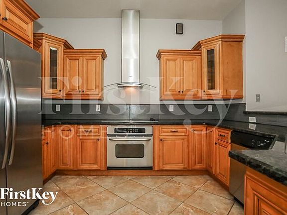 5th image of 1066 NE 35th Ave