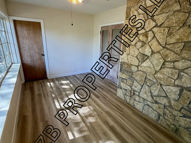 3101 N 49th Ave — Photo 10