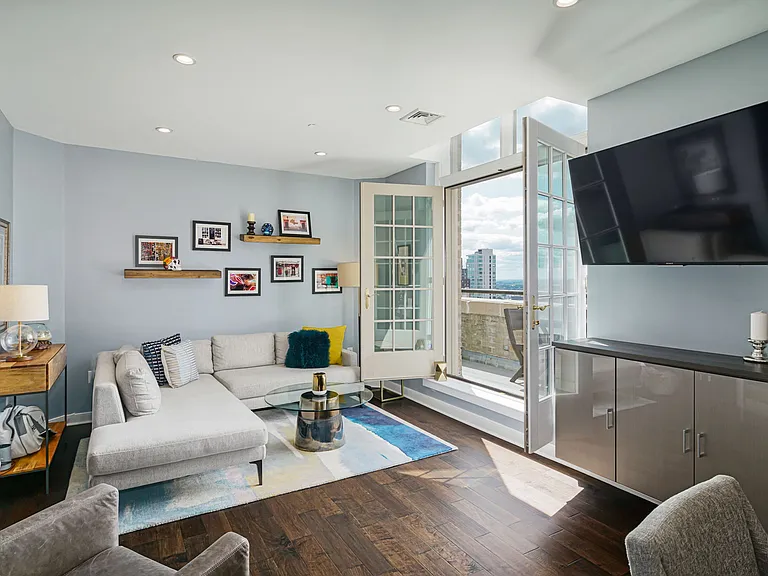 111 S 15th St #P306 — Photo 9