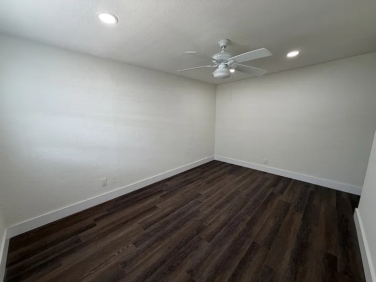110 NE Monroe Cir N #1 — Photo 13