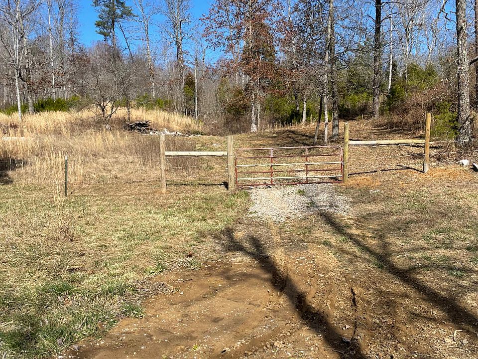 2nd image of 1752 Wonderland Rd