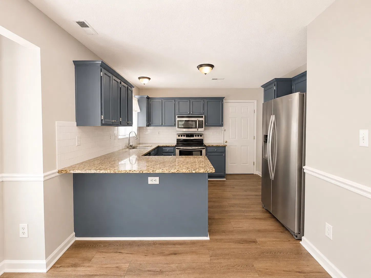 3 bed, 2.5 bath, 1700 sqft, $2,100 — Photo 3