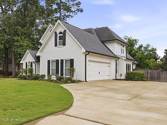 3rd image of 204 Breezy Hill Dr