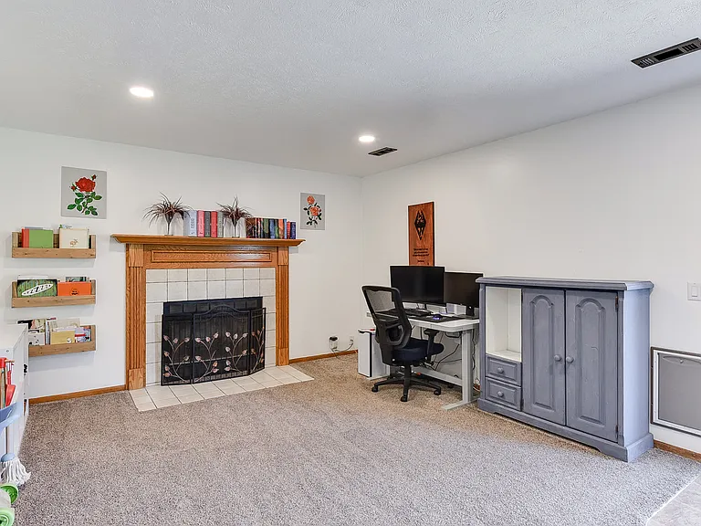 5004 S 167th Ave — Photo 18