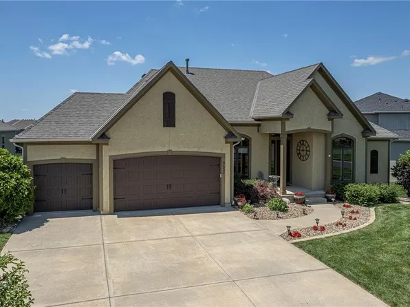 9652 Carbondale St, Lenexa, KS 66227