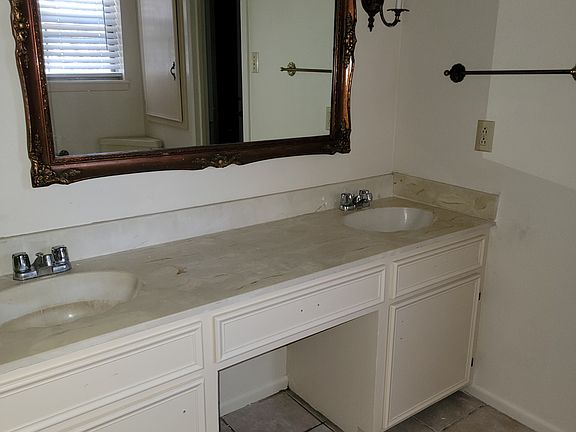 5th image of 3804 Wisteria Way