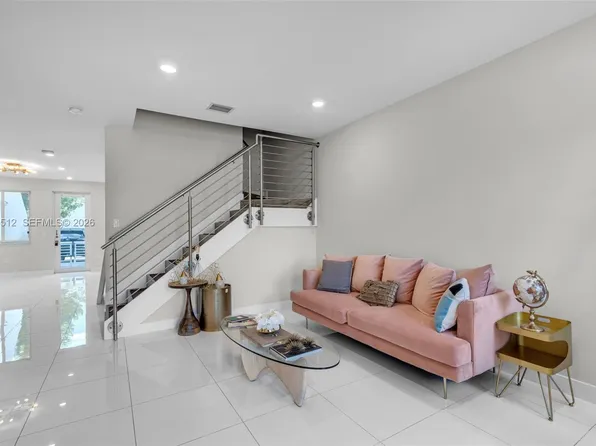 10365 NW 66th St, Doral, FL 33178